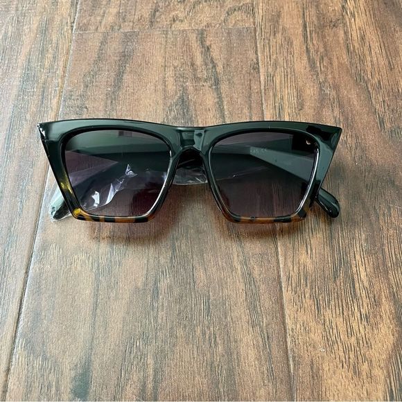 NWT/NIB Vintage Oversized Cat Eye Tortoise Sunglasses - Picture 7 of 7